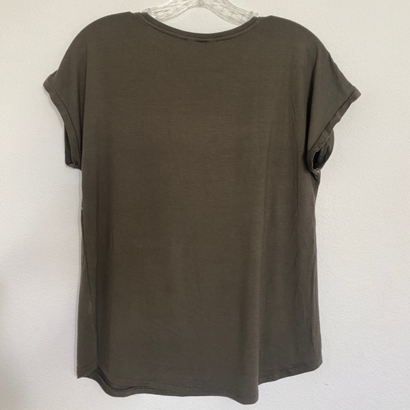 Apt 9 army green comfy tee with front design - Picture 3 of 3